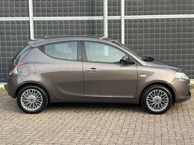 Lancia Ypsilon 0.9 TwinAir Silver 2013 Benzine 6