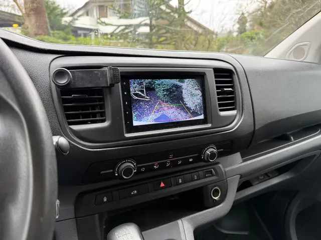 Toyota ProAce Worker 1.5 D-4D Comfort 2020 Diesel 8