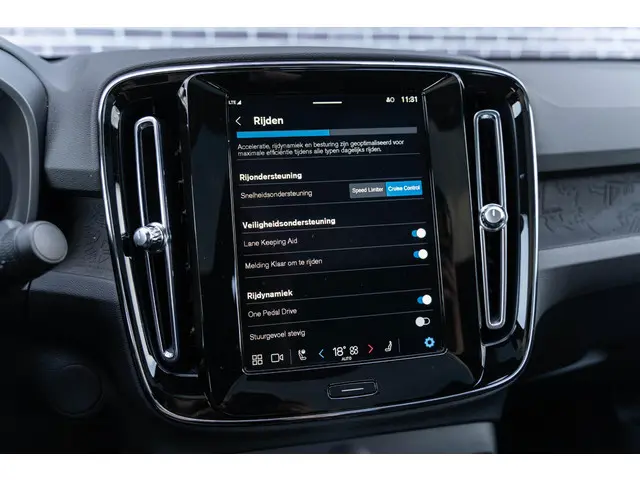 Volvo C40 Recharge Core 69 kWh 2022 Elektrisch 36