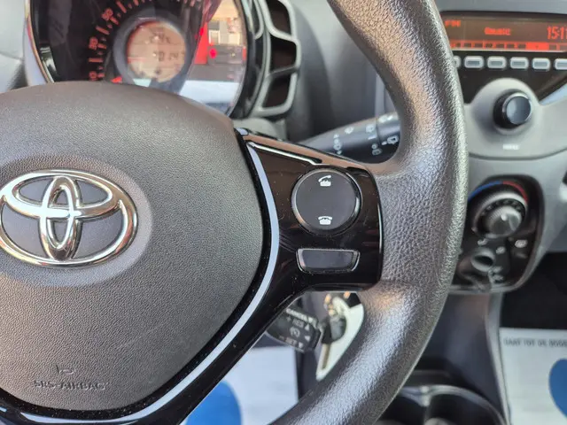 Toyota Aygo 1.0 VVT-i x-fun Airco, Lmv, NAP 2018 Benzine 12
