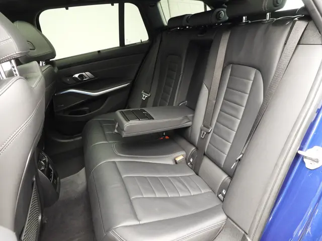 BMW 3 Serie Touring 320e 2023 Hybride Benzine 8