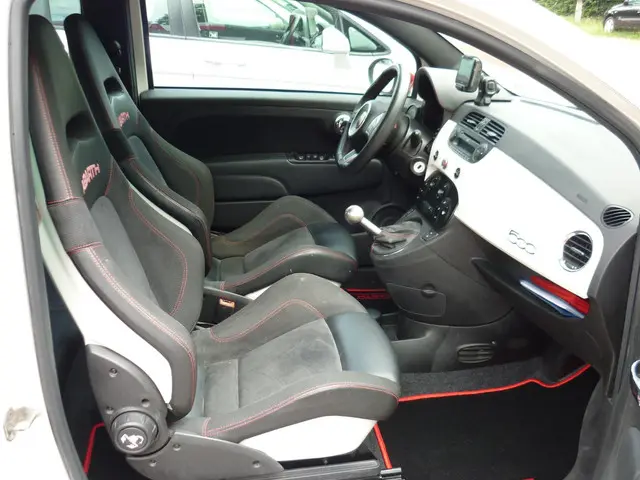 Fiat 500 1.4-16V Abarth 175hp,panoramadak,navi. 2012 Benzine 8