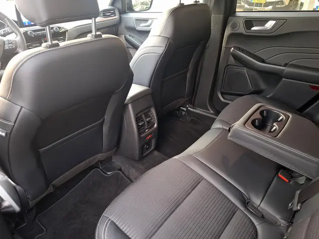 Ford Kuga 2.5 PHEV Titanium X 2022 Hybride Benzine 13