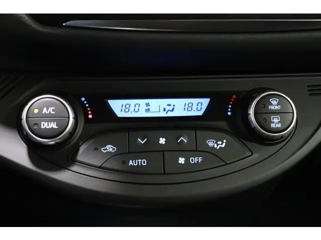 Toyota Yaris 1.5 Hybrid Bi-Tone, 2018 Hybride Benzine 31
