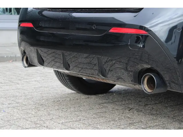 BMW 1 Serie 120i High Executive Edition 2021 Benzine 14