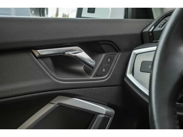 Audi Q3 35 TFSI S edition|PANO|LEER|CAMERA 2019 Benzine 20