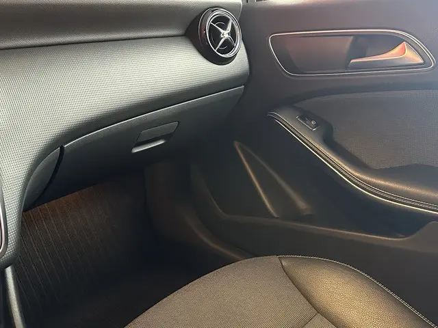 Mercedes-Benz A-Klasse 180 2014 Benzine 41