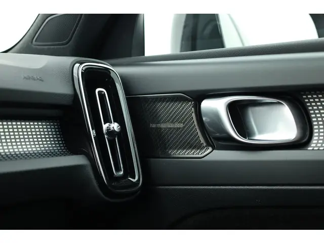 Volvo XC40 T5 Recharge R-Design 2022 Hybride Benzine 25