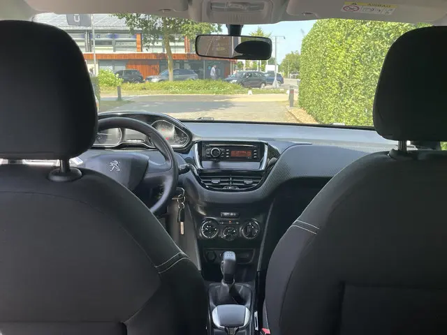 Peugeot 2008 1.2 PureTech Access 2014 Benzine 9