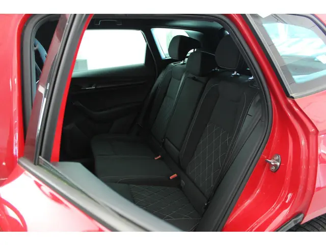 Škoda Karoq 1.5 TSI ACT Sportline Business 2021 Benzine 11