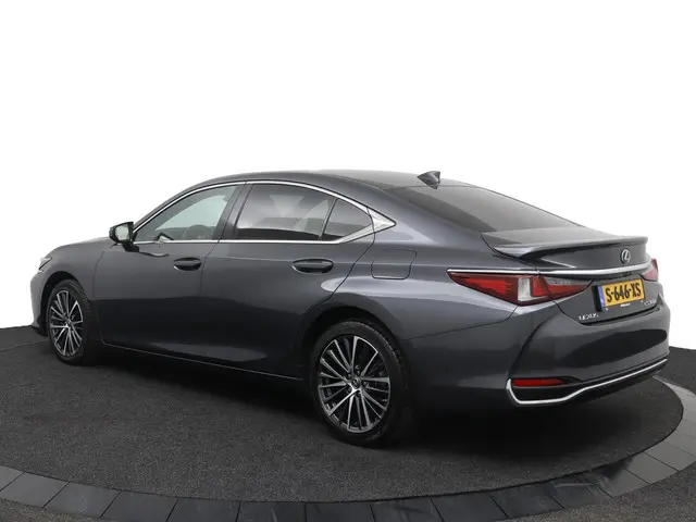 Lexus ES 300h Business Line 2023 Hybride Benzine 12