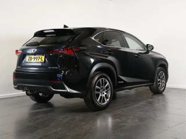 Lexus NX 300h AWD Luxury Line 2018 Hybride Benzine 3