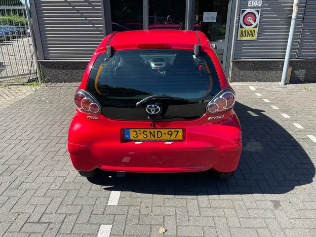 Toyota Aygo 1.0 VVT-i Now 2013 Benzine 8