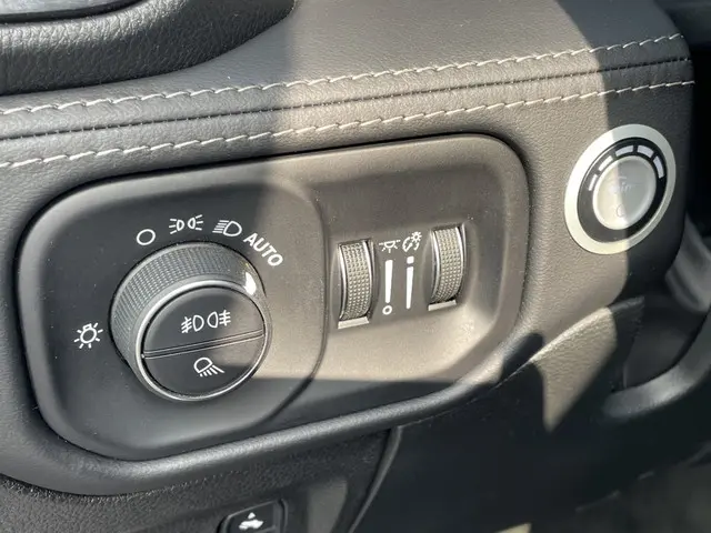 Dodge Ram 1500 5.7 V8 4x4 Crew Cab Limited 2023 LPG/Gas 22