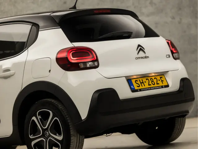 Citroën C3 1.2 PureTech Shine Sport 2018 Benzine 10