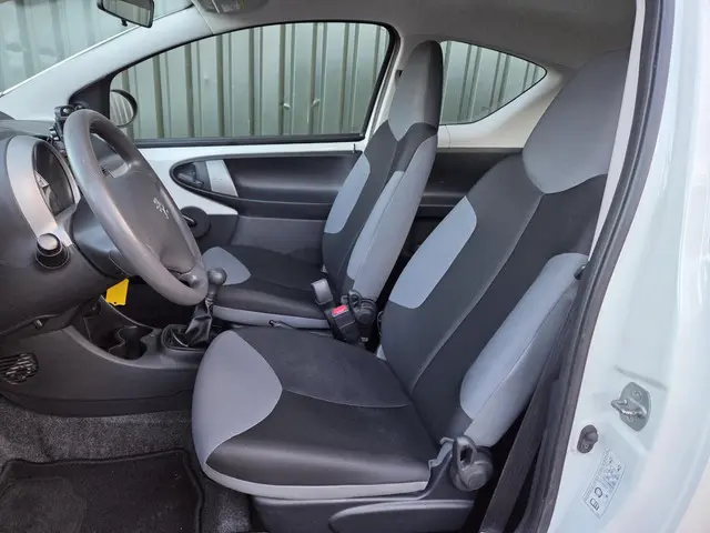 Peugeot 107 1.0 Access AIRCO 63000 km !!! 2013 Benzine 11