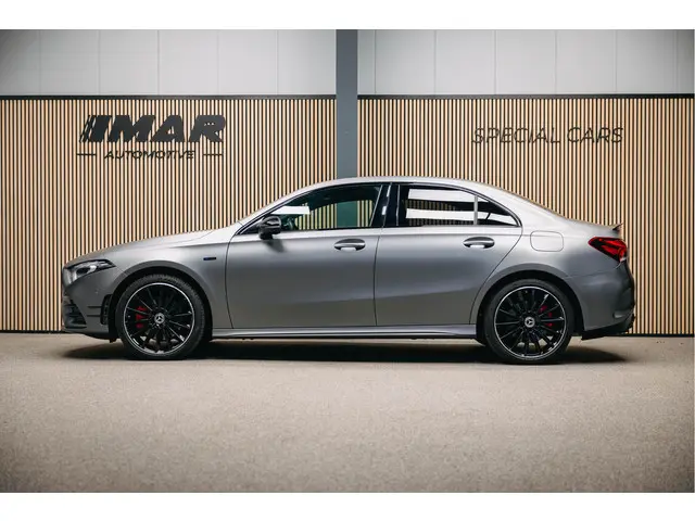 Mercedes-Benz A-Klasse 250 e 2020 Hybride Benzine 8