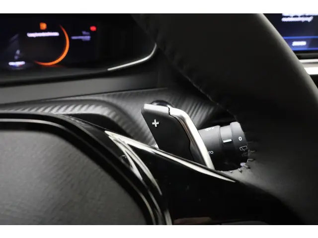 Peugeot 2008 1.2 Hybrid 145 Allure 2025 Hybride Benzine 21