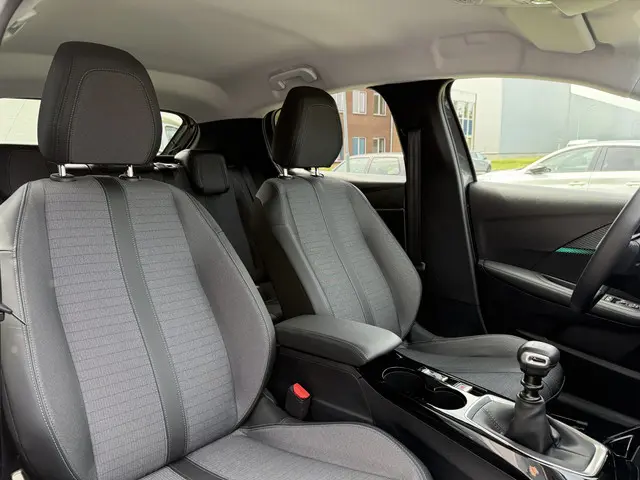 Peugeot 208 1.2 PureTech 100 Allure 2024 Benzine 13