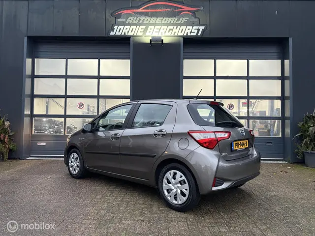 Toyota Yaris 1.5 Hybrid Aspiration 2017 Hybride Benzine 6