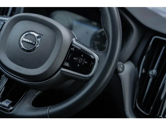 Volvo XC60 T4 Aut. R-Design 2020 Benzine 29