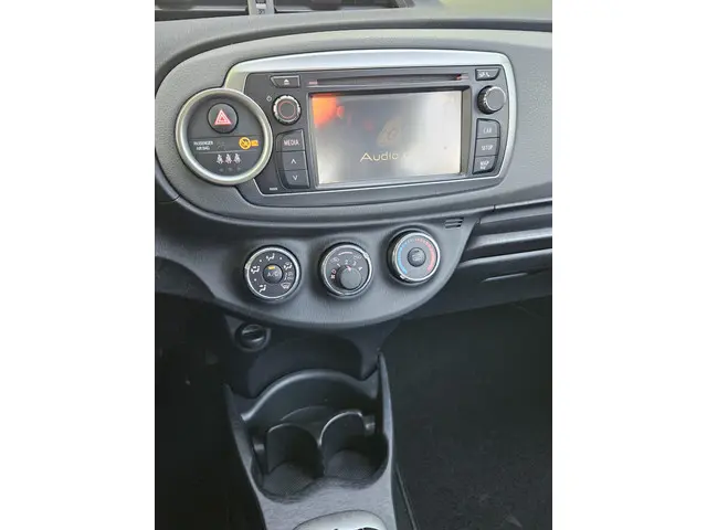 Toyota Yaris 1.0 VVT-i Aspiration 2013 Benzine 10