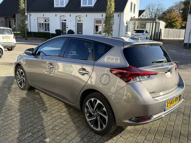 Toyota Auris 1.8 Hybrid Dynamic 2016 Hybride Benzine 4