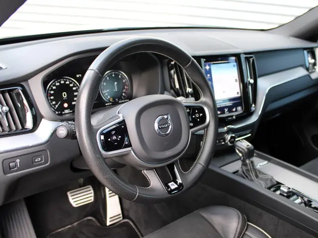 Volvo XC60 2.0 T5 R-Design 2019 Benzine 10