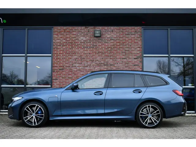 BMW 3 Serie Touring 330e M-Sport 2025 Hybride Benzine 52