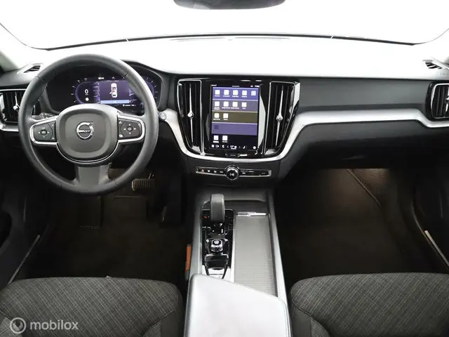 Volvo V60 2.0 B3 Essential| Camera | Trekhaak 2023 Benzine 72