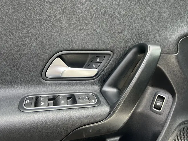 Mercedes-Benz A-Klasse 180 2020 Benzine 26