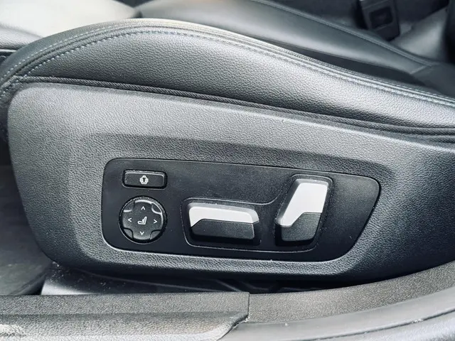 BMW 3 Serie 330e High Executive 2020 Hybride Benzine 21