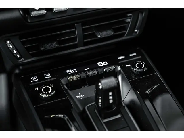 Porsche 911 Carrera GTS 2025 Benzine 30