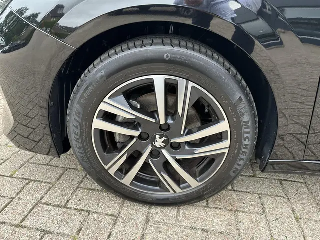 Peugeot 208 1.2 Turbo 100 PK Allure 2023 Benzine 36