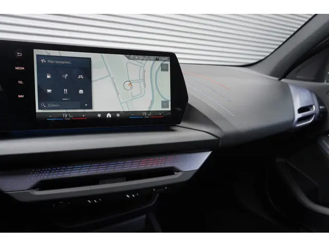 BMW 1 Serie 120 2025 Benzine 11