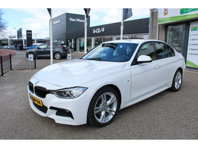 BMW 3 Serie 316i Executive 2015 Benzine 2