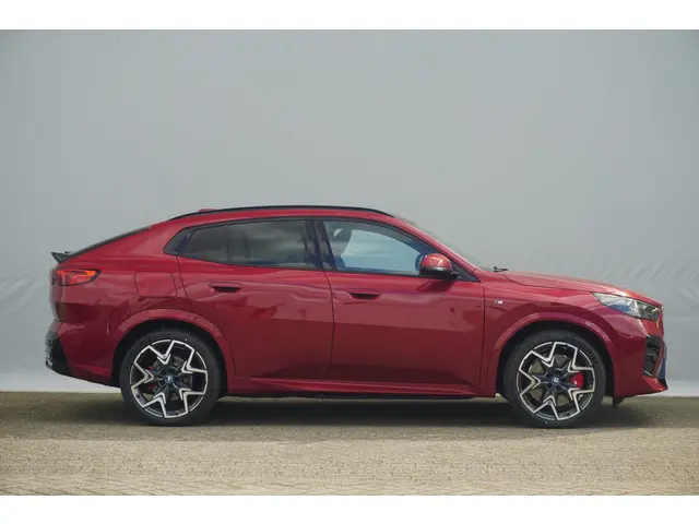 BMW iX2 xDrive30 2024 Elektrisch 4