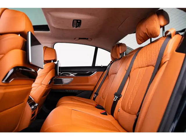 BMW 7 Serie 750i xDrive High Executive 2018 Benzine 19