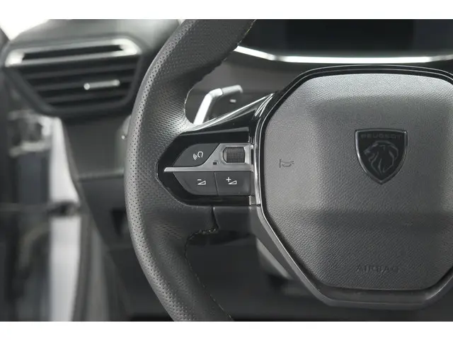 Peugeot 208 Hybrid 136 e-DCS6 GT 2024 Hybride Benzine 34