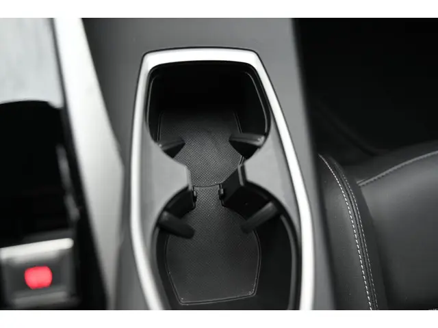 Peugeot 3008 1.2 Hybrid 136 Allure 2024 Hybride Benzine 31