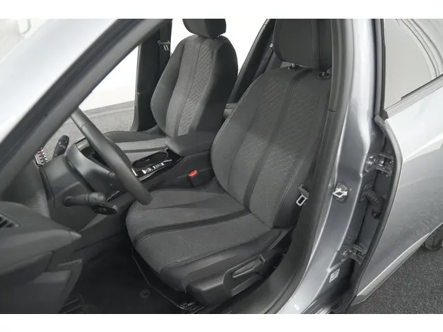 Peugeot 2008 PureTech 100 Allure 2024 Benzine 28