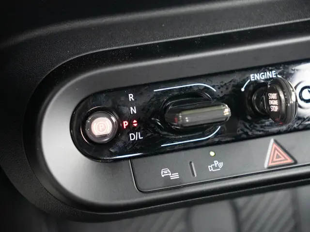 MINI 5-Deurs Cooper C 2024 Benzine 12