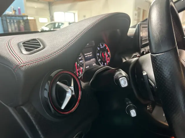 Mercedes-Benz A-Klasse AMG 45 4MATIC 2015 Benzine 22