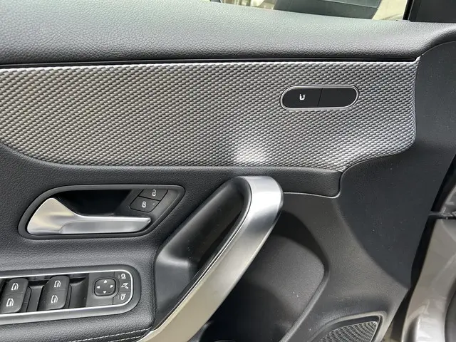 Mercedes-Benz A-Klasse 220 Premium 2019 Benzine 14