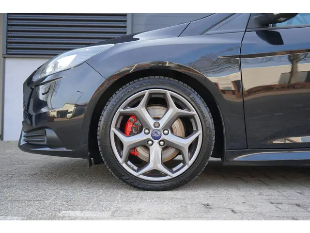 Ford Focus Wagon 2.0 EcoBoost ST-3 2014 Benzine 16