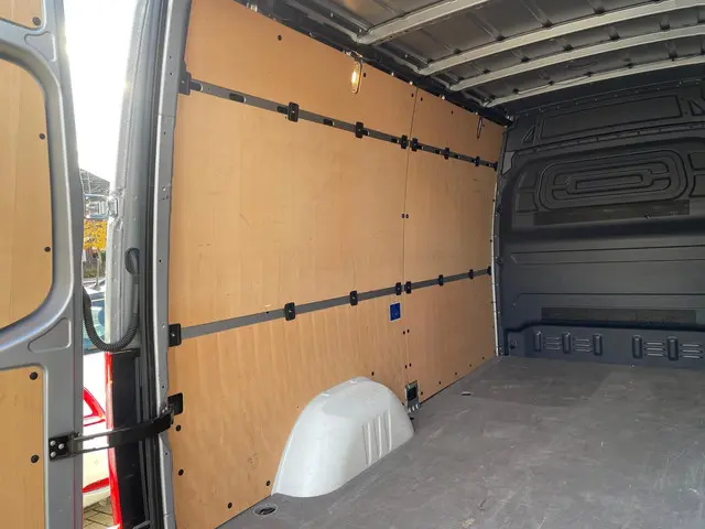 Mercedes-Benz Sprinter 315 1.9 CDI L2H2 RWD 2024 Diesel 18