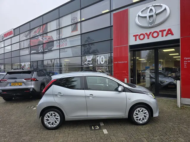 Toyota Aygo 1.0 VVT-i 5-Deurs X-Play 2020 Benzine 15