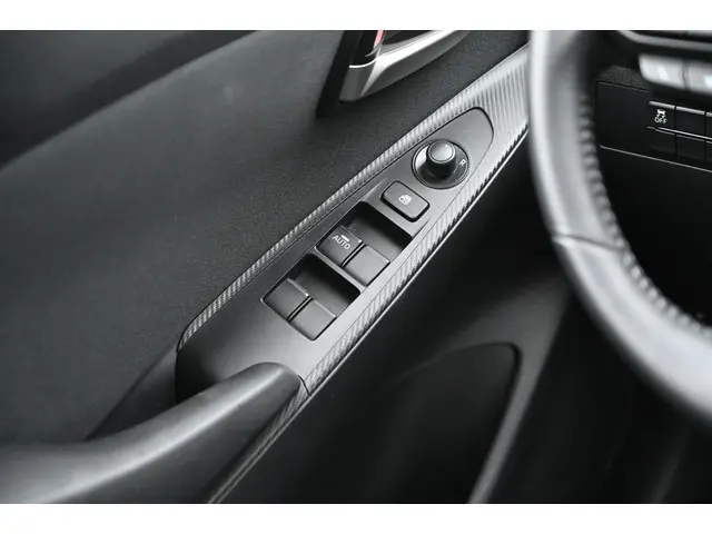 Mazda 2 SkyActiv-G 75 6MT Centre-Line 2024 Benzine 16