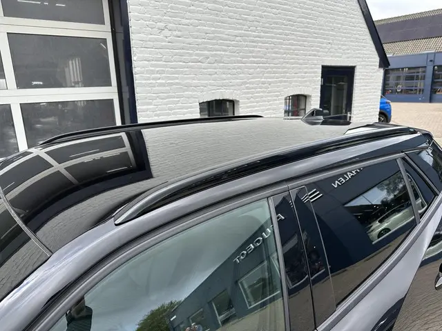 Peugeot 2008 1.2 Turbo 100 PK Allure 2024 Benzine 41