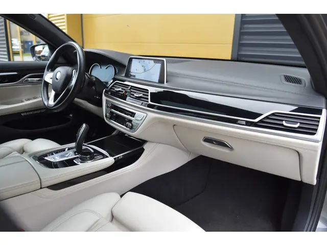 BMW 7 Serie 740Li High Executive 2016 Benzine 47